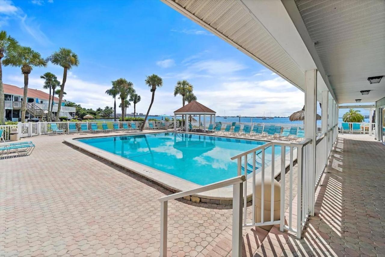 Sea Escape - With Pool Hot Tub Private Community *